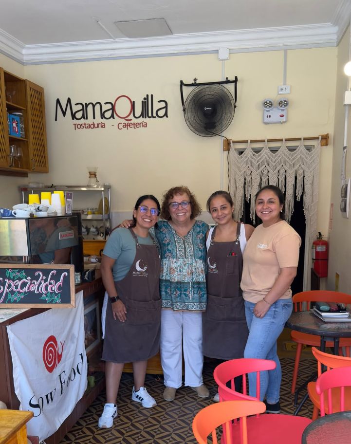 El equipo de MamaQuilla en su cafetería